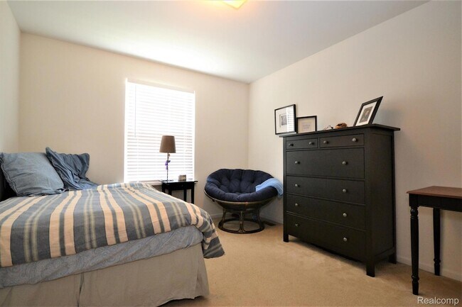 Building Photo - 4890 Spring Meadow Dr