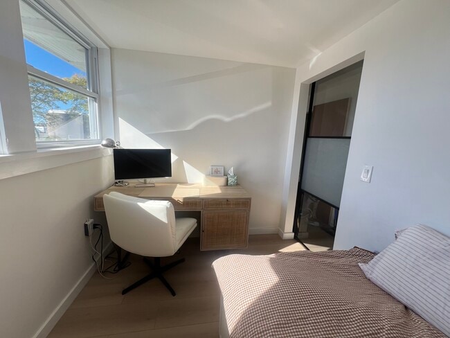 Building Photo - 1 Front St