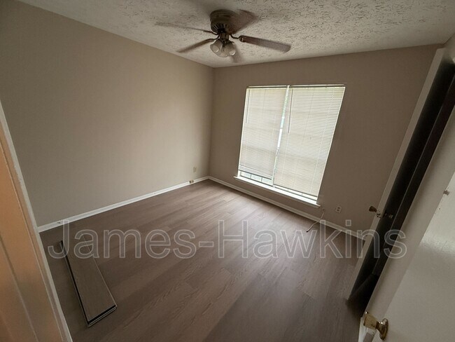 Building Photo - 4223 Delfern Dr
