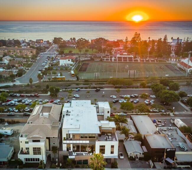 Building Photo - 2677 State St