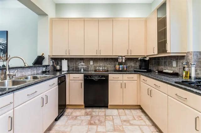 Building Photo - 3251 San Jacinto St