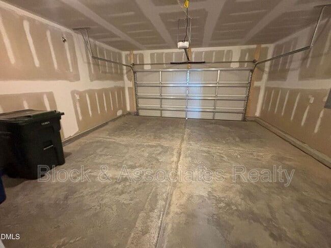 Building Photo - 3230 Pelican Ln