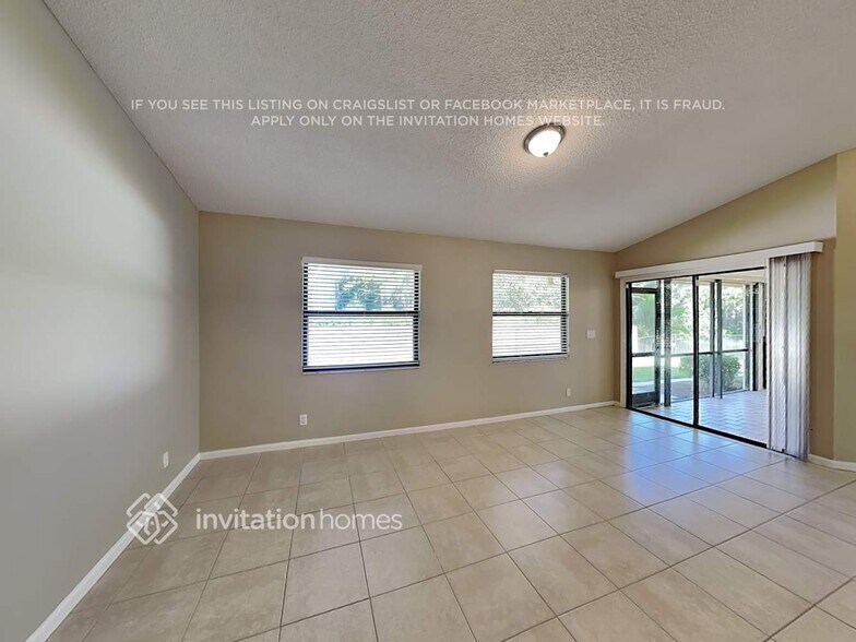 Building Photo - 102 Royal Ct