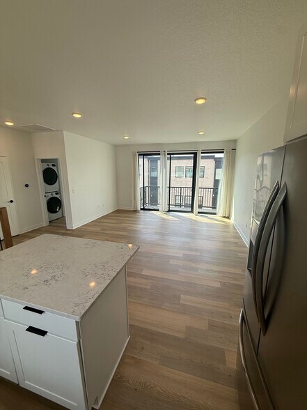 Building Photo - 944 12th St