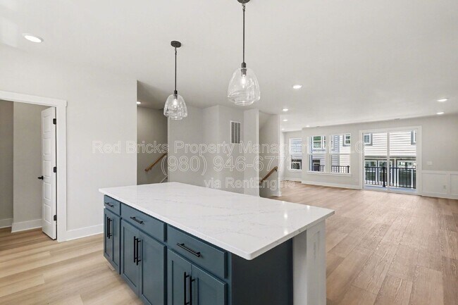 Building Photo - 7920 Sansom Cir