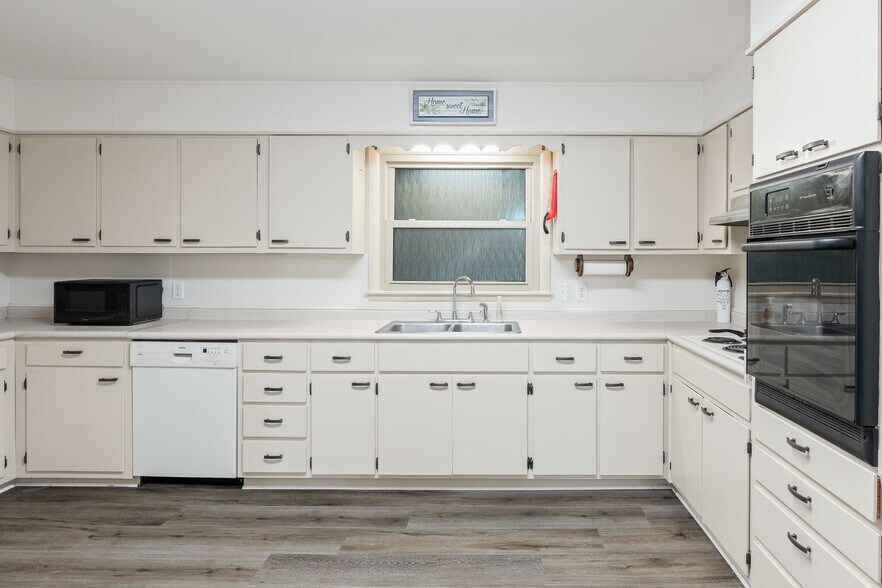 Building Photo - 3711 Glendale Ln NW