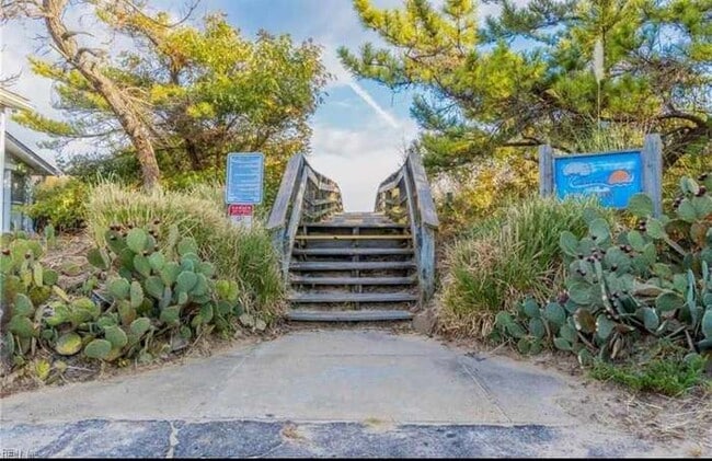 Building Photo - 9706 7th Bay St