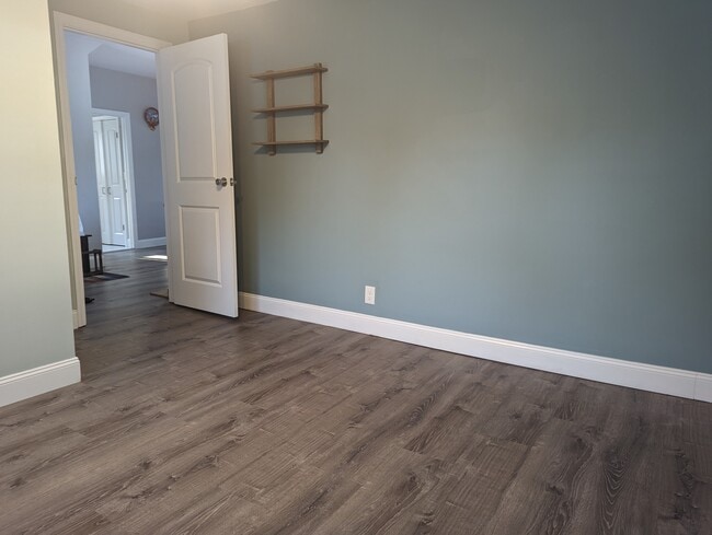 Building Photo - 15 Plandome Pl