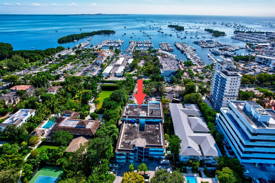 Building Photo - 2539 S Bayshore Dr