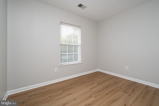 Building Photo - 20382 Farmgate Terrace
