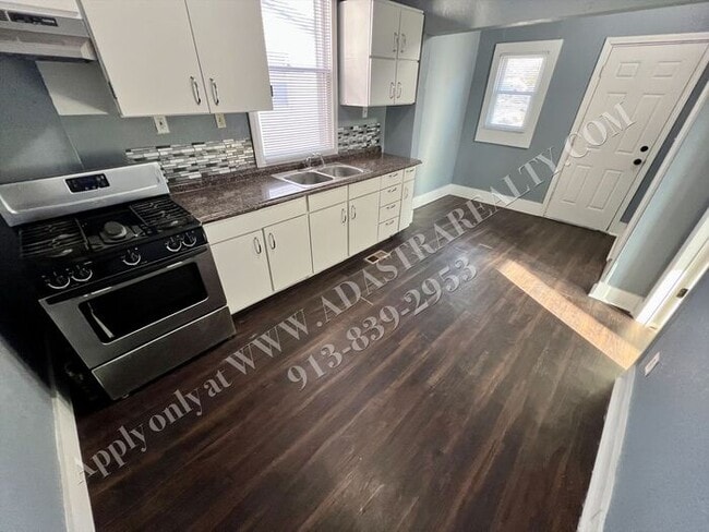 Building Photo - Cozy 4 Bed 2 Bath Home in KCK-Available NOW!!