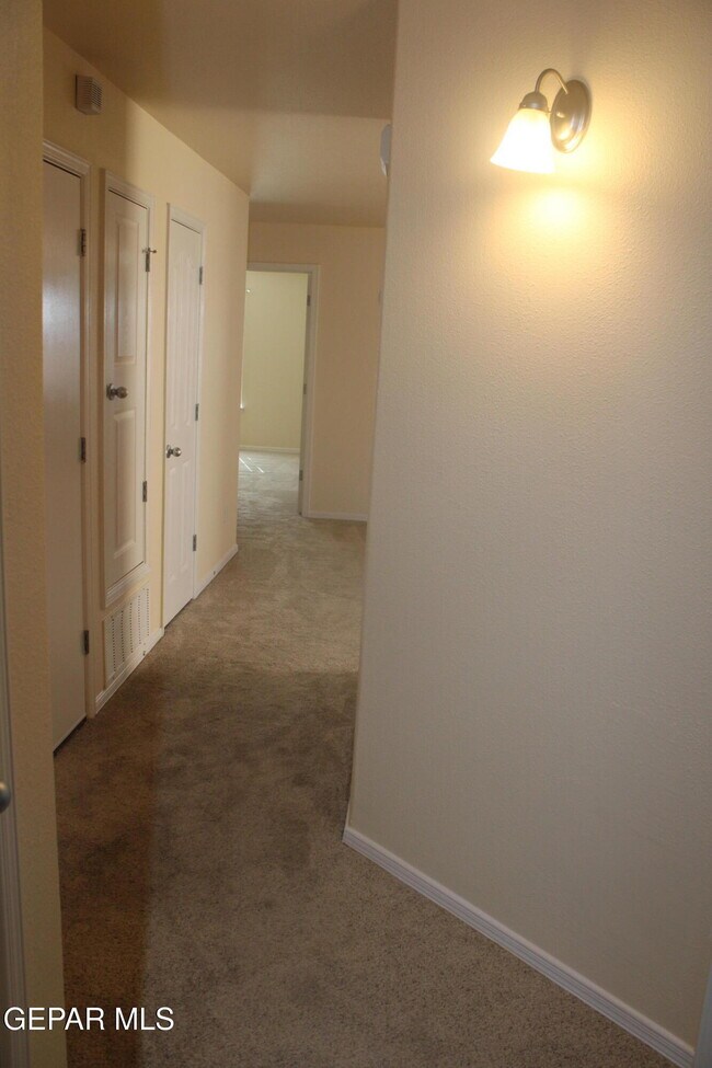 Building Photo - 12928 Hueco Pit Dr