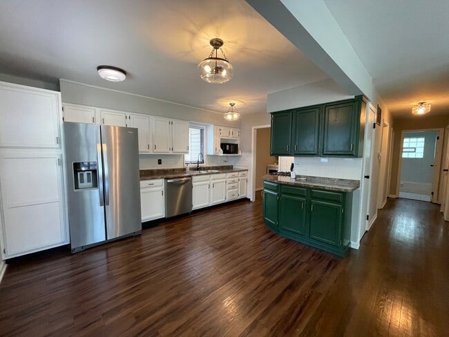 Building Photo - 16819 Forest View Dr