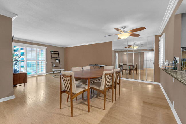 Building Photo - 400 N Sunrise Way