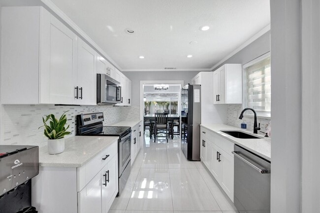 Building Photo - 2260 NE 62nd St