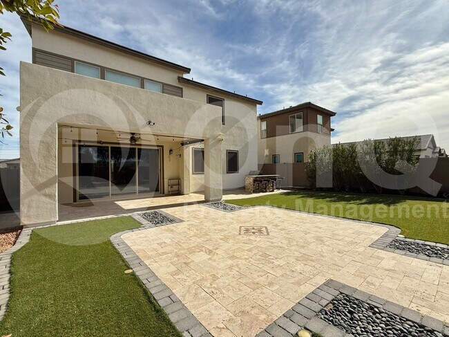 Building Photo - 3080 S Jasmine Dr