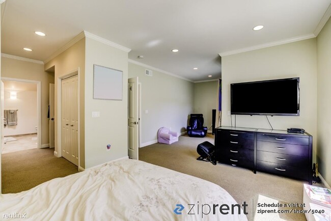 Building Photo - 3 br, 2 bath Condo - 32 Megan Dr, San Fran...