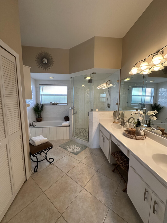 Huge master Bath has double vanity, 3rd sink leading out to pool area, tub, shower - 1305 SW 11th Plz