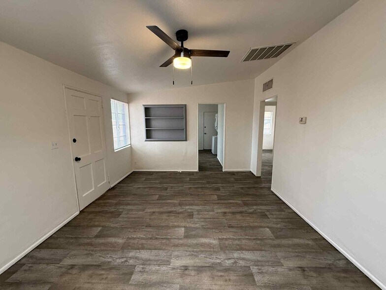 Building Photo - 2702 E Elm St