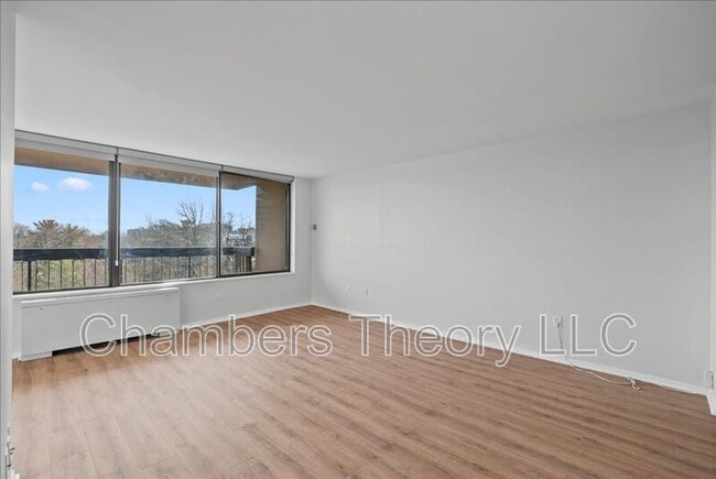 Building Photo - 3705 S George Mason Dr