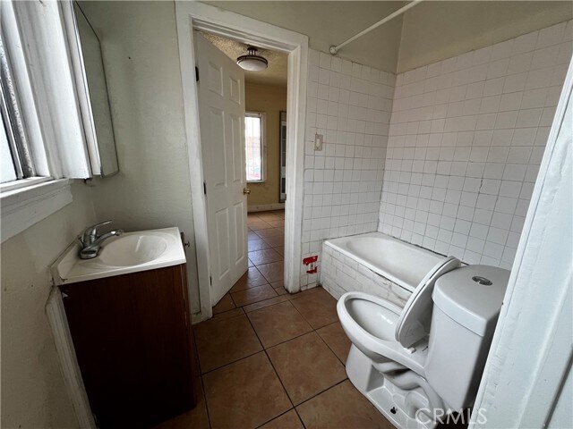 Building Photo - 6325 S Figueroa St