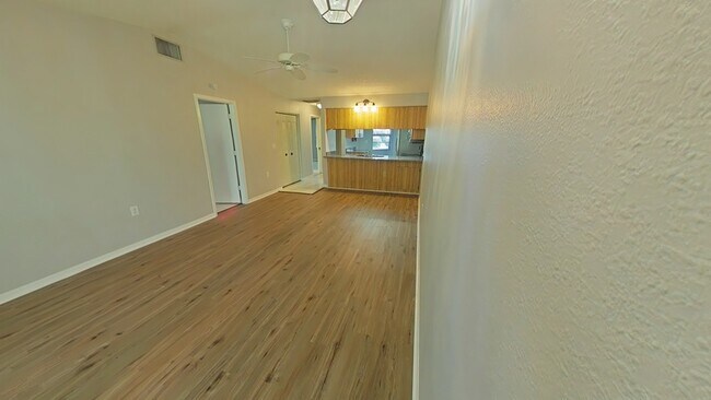 Building Photo - 2131 Ridge Rd S