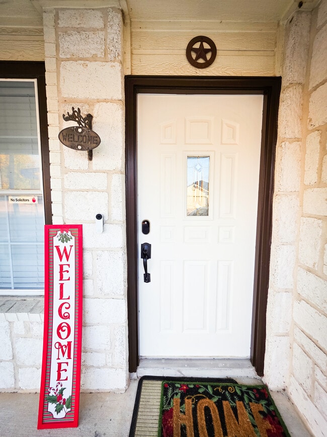 Building Photo - 5806 Valparaiso Way