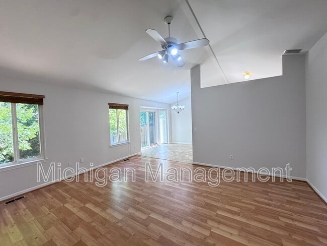 Building Photo - 173 Algansee Dr
