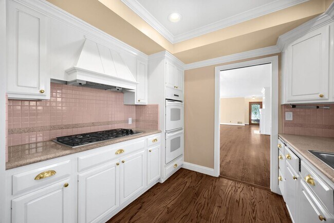 Building Photo - Charming La Habra Heights Home with Scenic Views – 2 Bed, 2 Bath