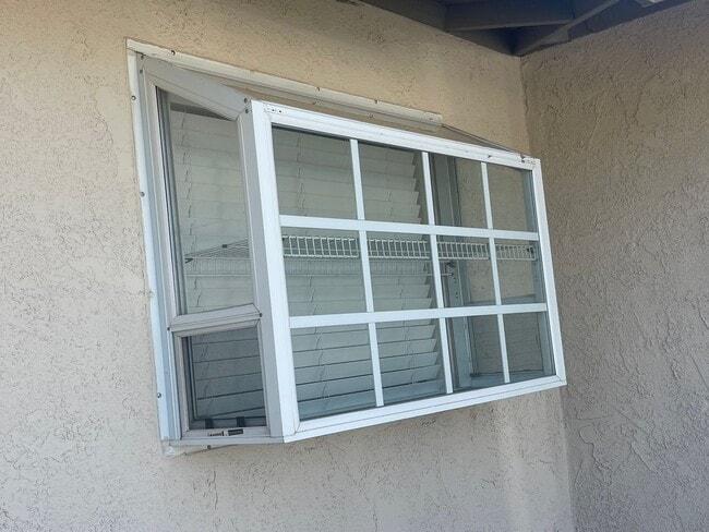 Building Photo - Victorville, 3 Bedroom, 2 Bathrooms, Large...