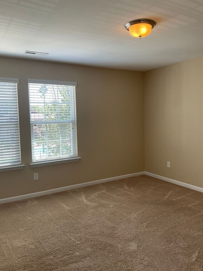Building Photo - Immaculate 3-Bedroom Home with Loft, Two-C...