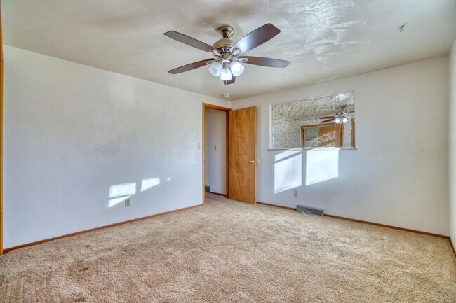 Building Photo - 1520 Stuart St