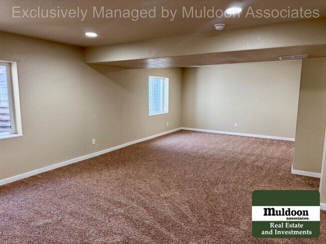 Building Photo - Spacious 5 Bedroom, 3.5 Bath Home with 3-Car Garage, and Pet-Friendly Living in 80925!