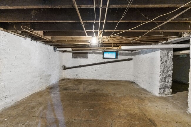 Building Photo - Huge Brick House in Victorian Village/Short North, Beautiful Woodwork 3 Car Garage and Swimming pool