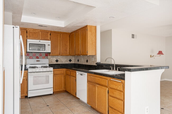 Building Photo - 9244 Calle De Vista Oeste