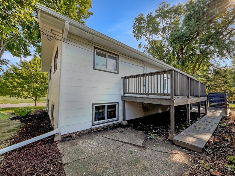 Building Photo - 9405 Olympia St