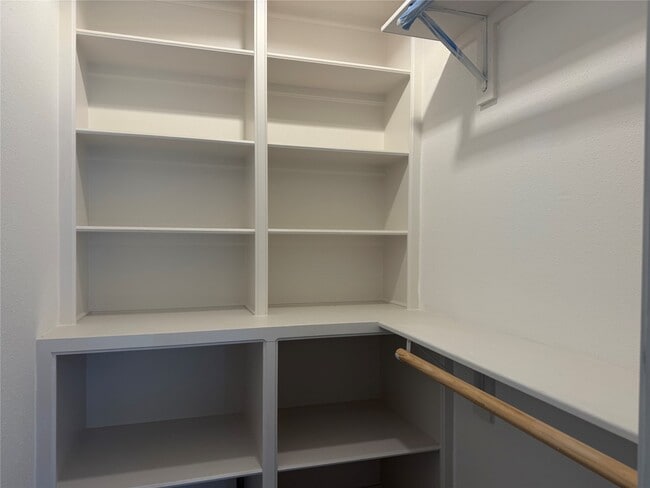 Building Photo - 1311 Antoine Dr