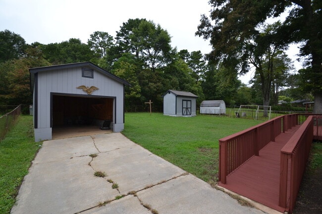Building Photo - Ranch 3 bed 2bath Garage Fenced back yard - near Whitewater Center/I-485