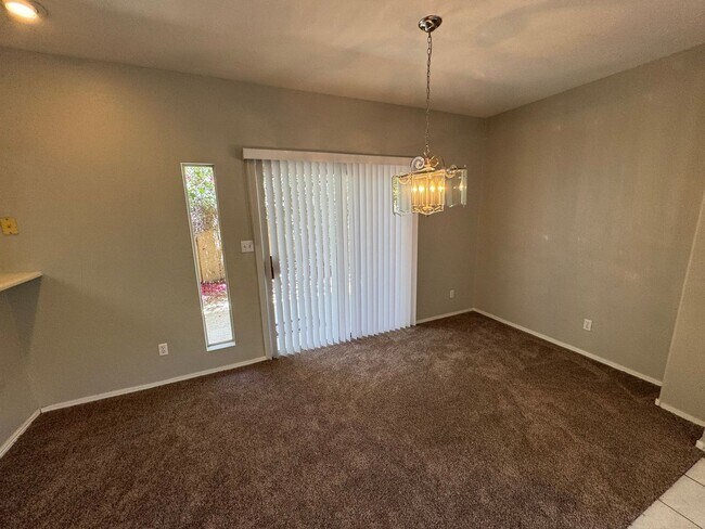 Building Photo - 2 Bedroom - 2 Bath - 1 Car Garage - Phoenix