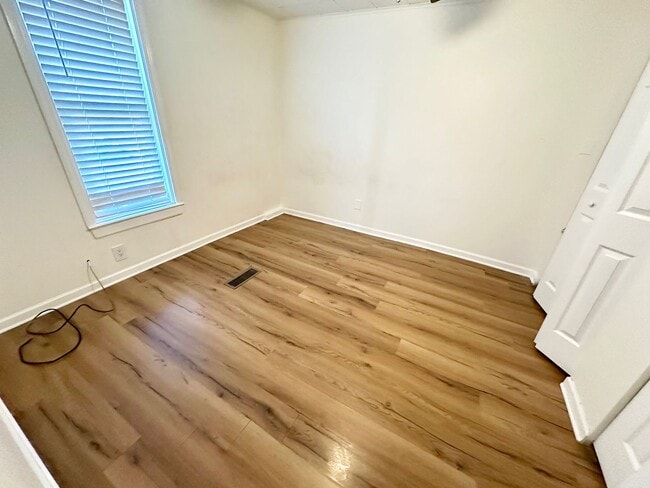 Building Photo - 100.5 E Middle St