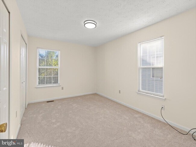 Building Photo - 6120 Gray Wolf Ct