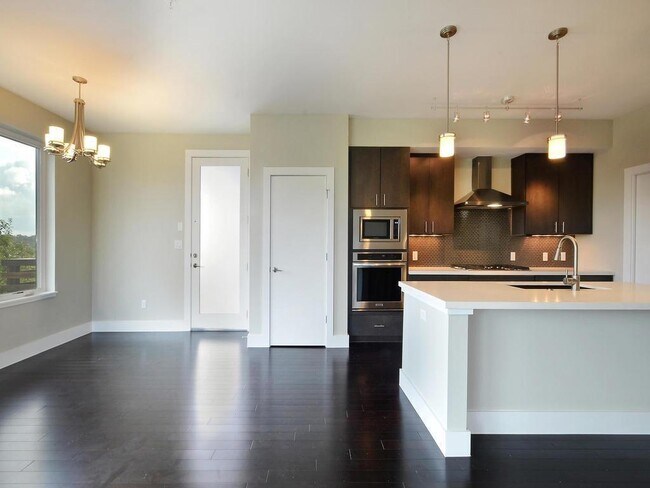 Building Photo - 2612 W 12th St