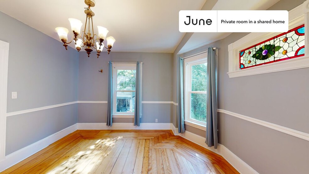 Building Photo - Private bedroom in 7 bed/2 bath Home
