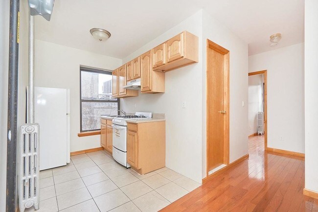 Primary Photo - 328 E 14th St