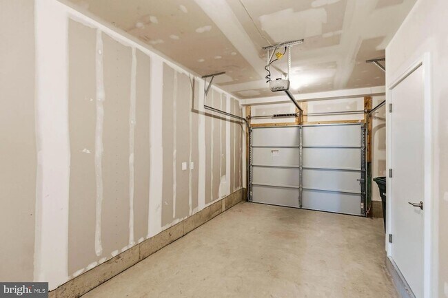 Building Photo - 2607 1st St NW