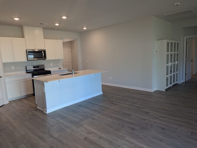 Building Photo - 1017 Midpoint Ln