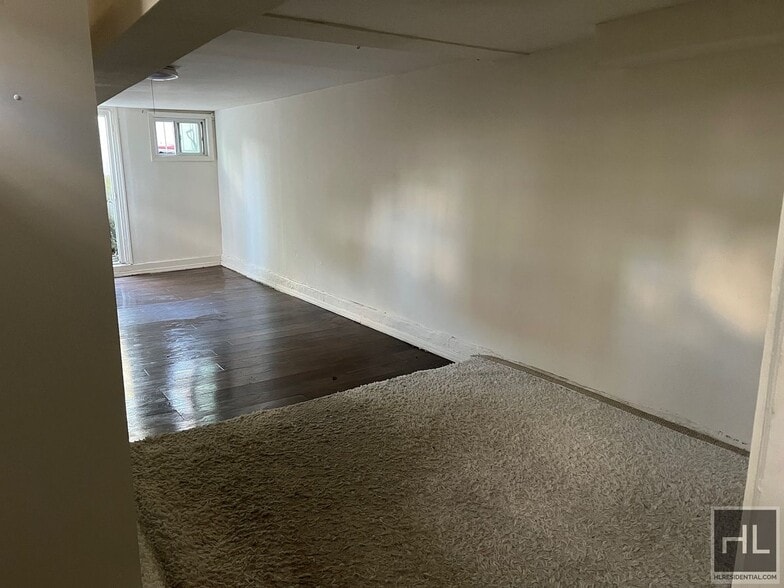 Building Photo - 3BR 1BA Sunny Corner Duplex w/ private yard