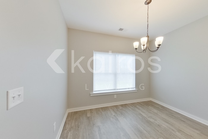 Building Photo - 8005 Shadesbrook Dr