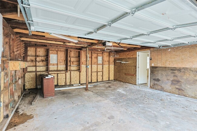 Building Photo - 1106-12th 1/2 12th 1/2 St N