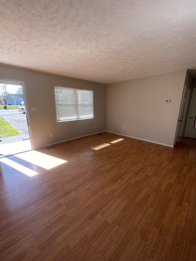 Building Photo - Two Bed/One Bath Centrally Located to West...